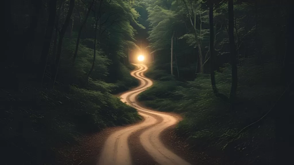 Espiritualidade: Um Guia Completo para Sua Jornada de Descoberta e Conexão Interior 2 Caminho florestal sinuoso com luz ao fundo, simbolizando a jornada desafiadora e recompensadora da transformação espiritual e evolução interior.